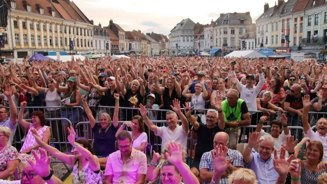 Le dimanche soir, le rendez-vous est donné sur la Grand'Place pour le concert. 