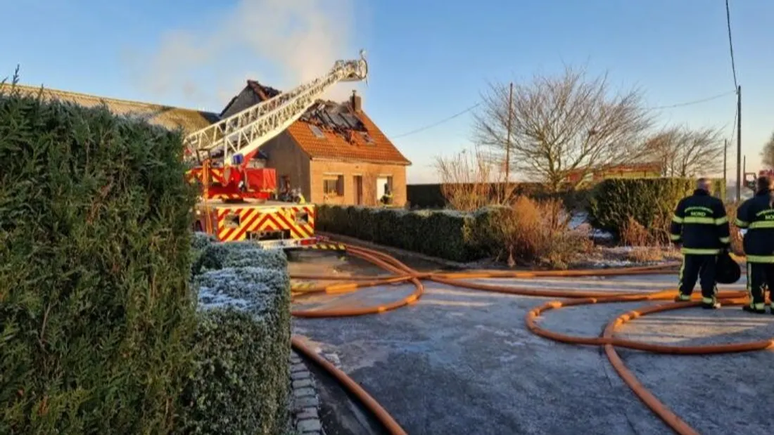 Le feu a été maîtrisé dans la matinée.