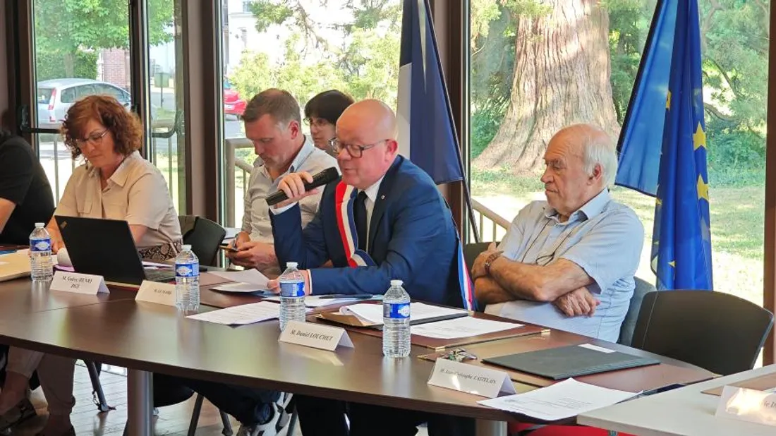 Jean-Christophe Castelain est élu maire de Blendecques. 