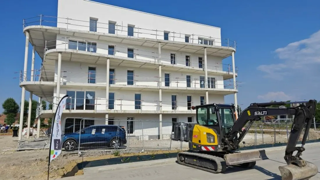 Les logements de cet immeuble seront prêts en octobre. 