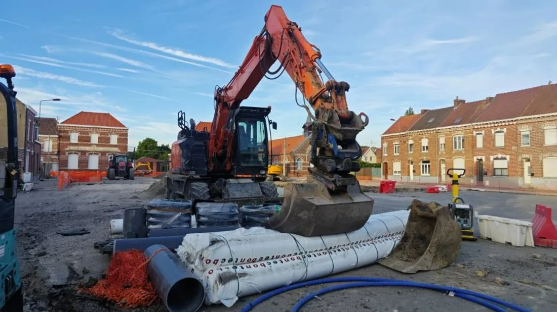 Les travaux, qui ont débuté il y a quelques semaines, continuent jusqu'à la fin des vacances d'été. 