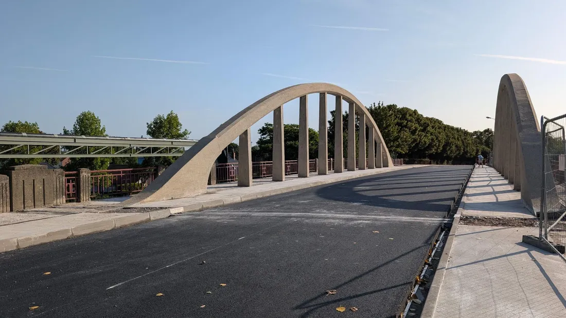 La route a été refaite. 