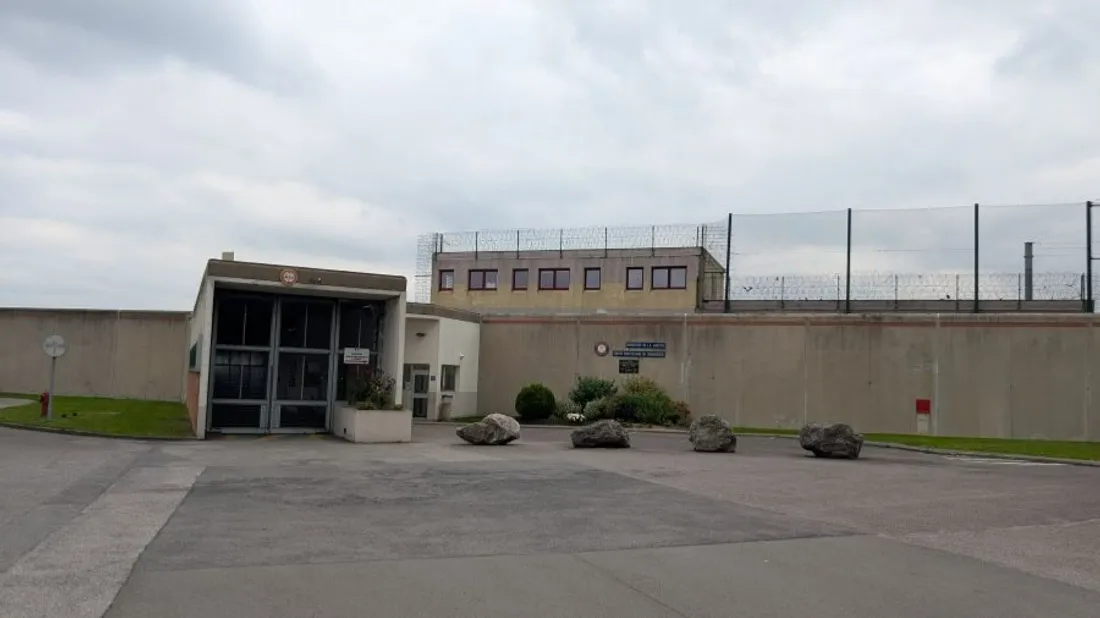 Depuis plus d'un mois, le centre pénitentiaire de Longuenesse doit s'adapter aux fortes chaleurs.
