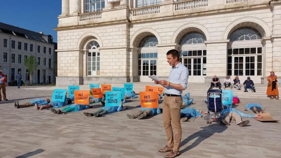 Le rassemblement s'est tenu place Foch. 