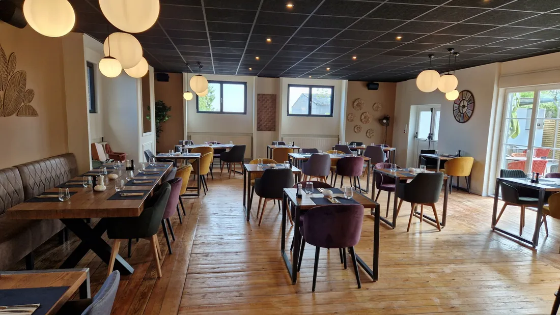Le restaurant compte deux salles. 