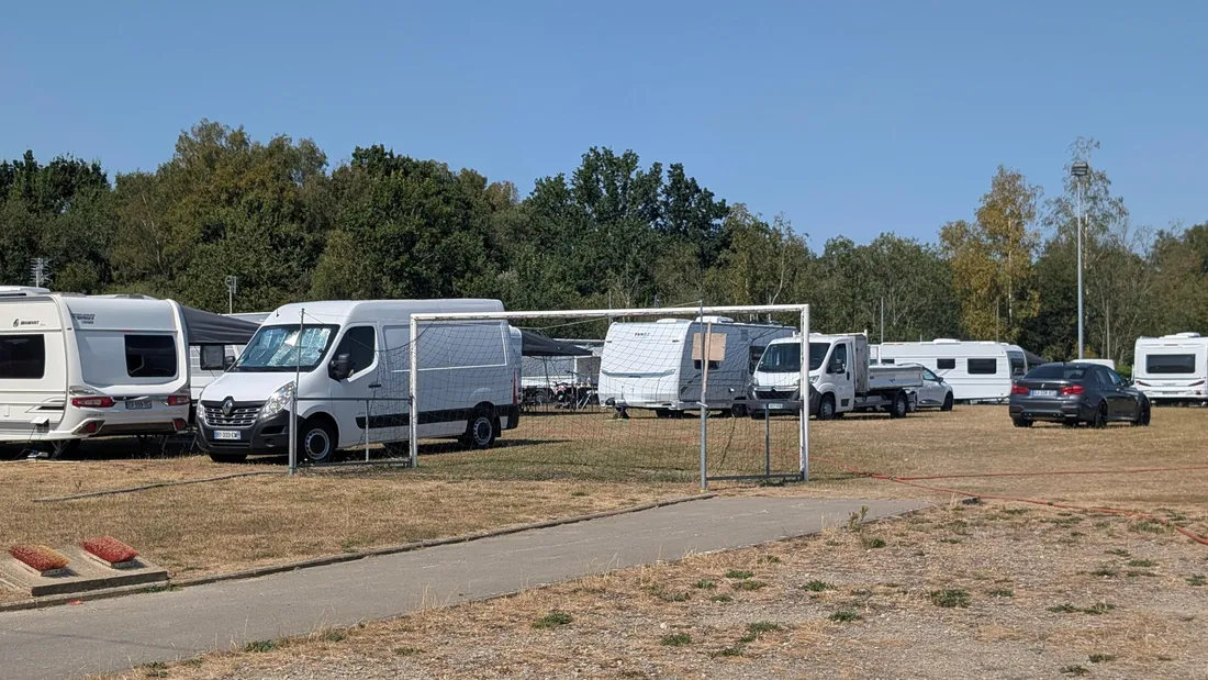 Sans les terrains, le club de football se retrouvent contraint d'adapter ses entraînements. 