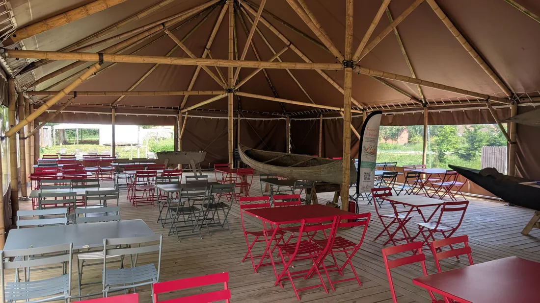 Le chapiteau est installé depuis avril dernier. 