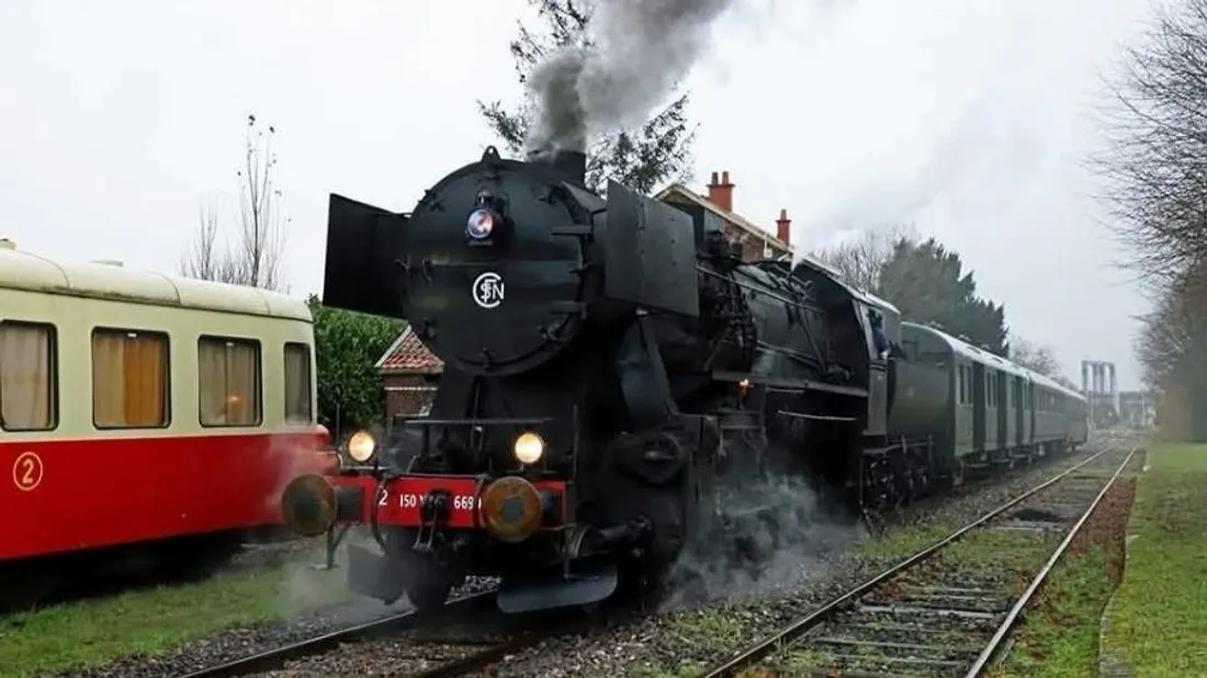 Le train de la magie de Noël est de retour. 