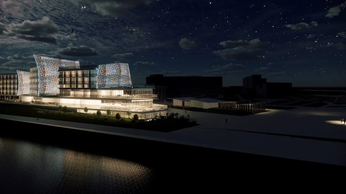 Le complexe hôtelier vue de nuit . 