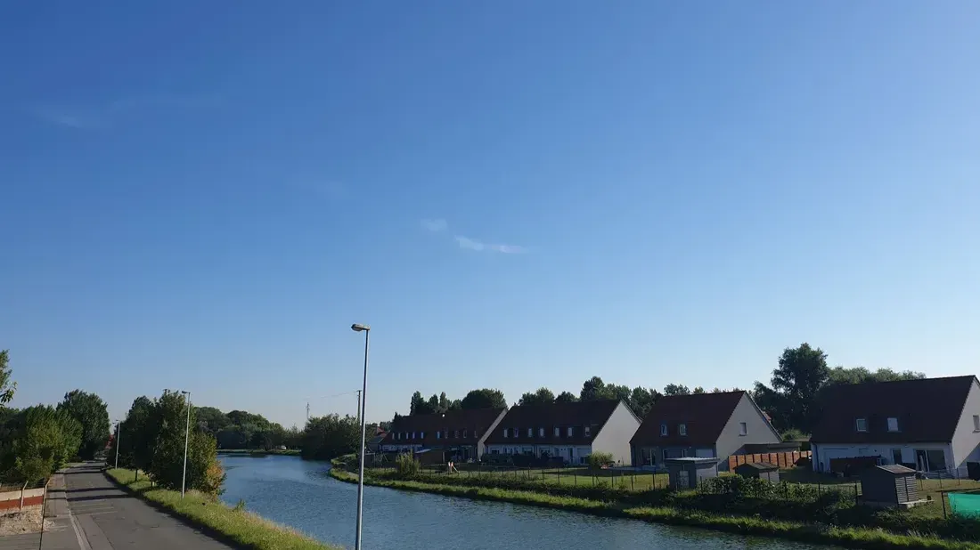 Le ciel sera moins bleu demain dans la région.