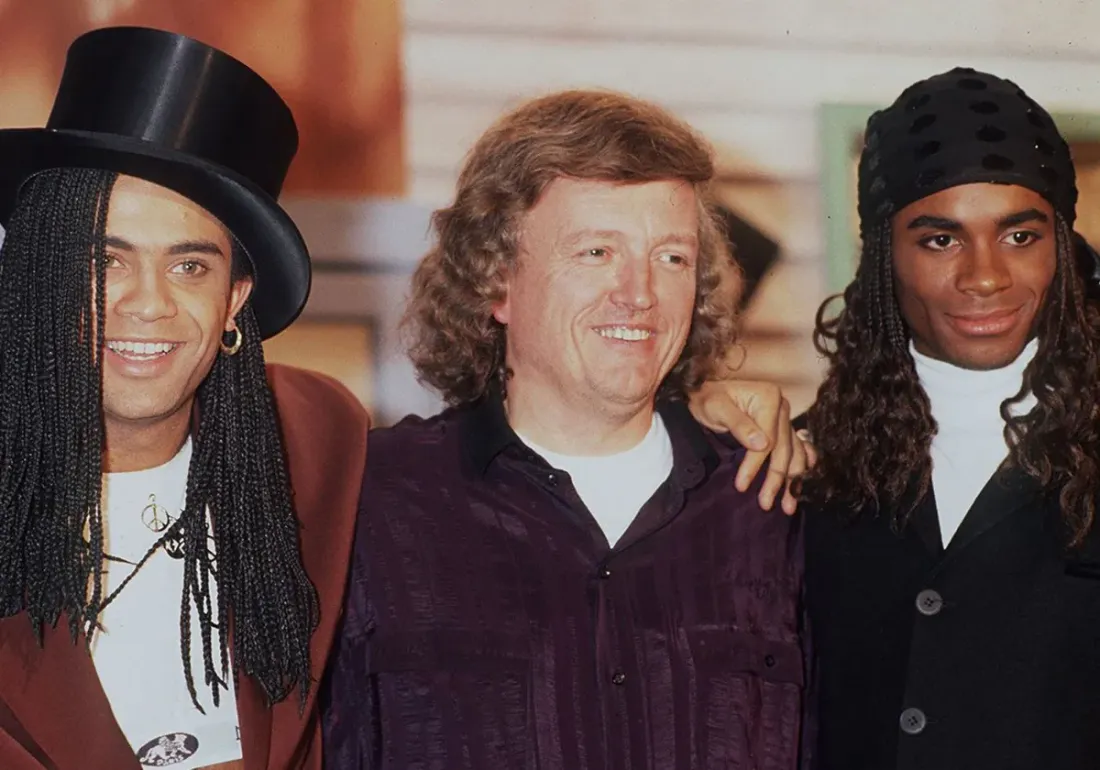 Frank Farian et les deux membres du groupe Milli Vanilli