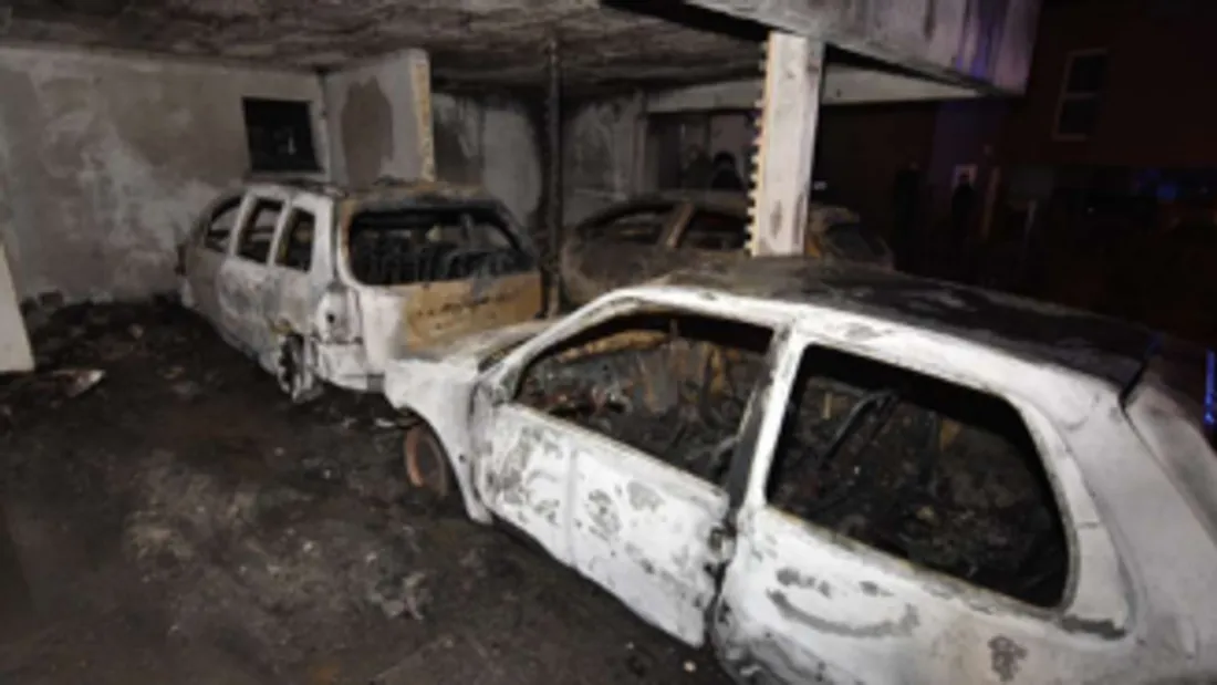 Les flammes sont parties des véhicules