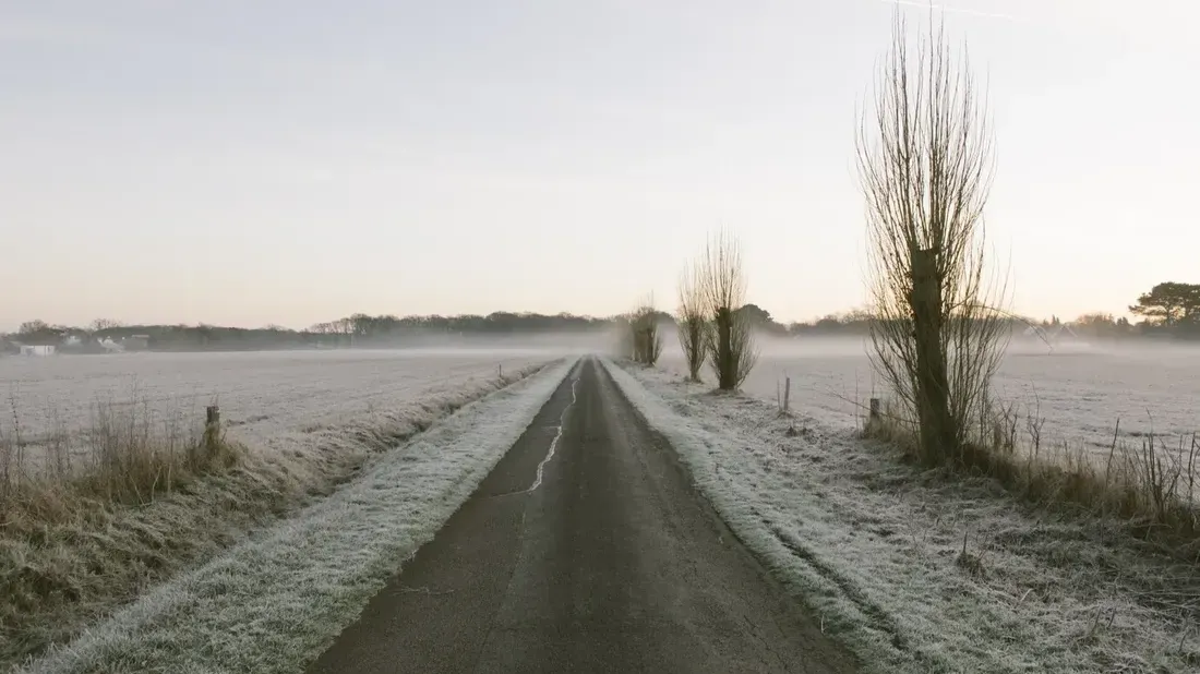 Prudence sur les routes, les chaussées peuvent être glissantes