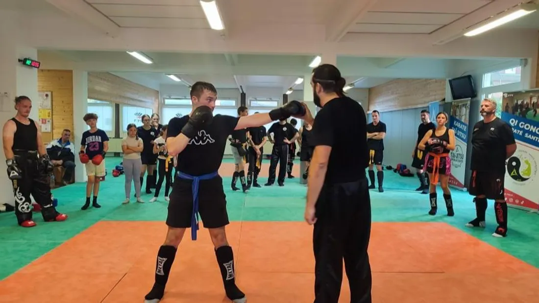 Des séances de full contact sont proposées. 