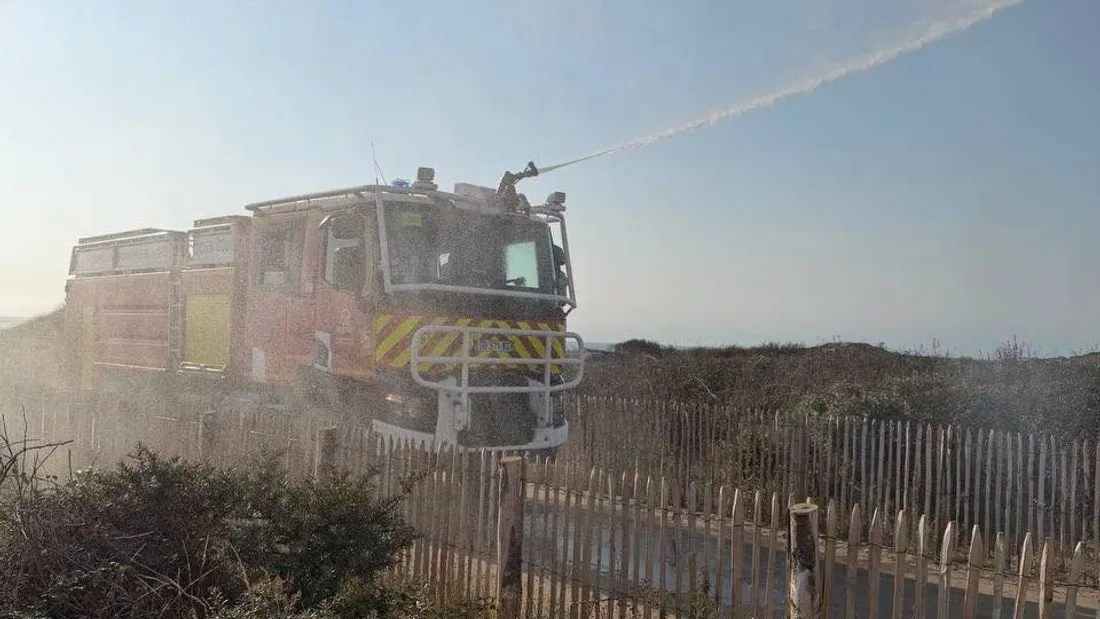 pompiers luttent incendie