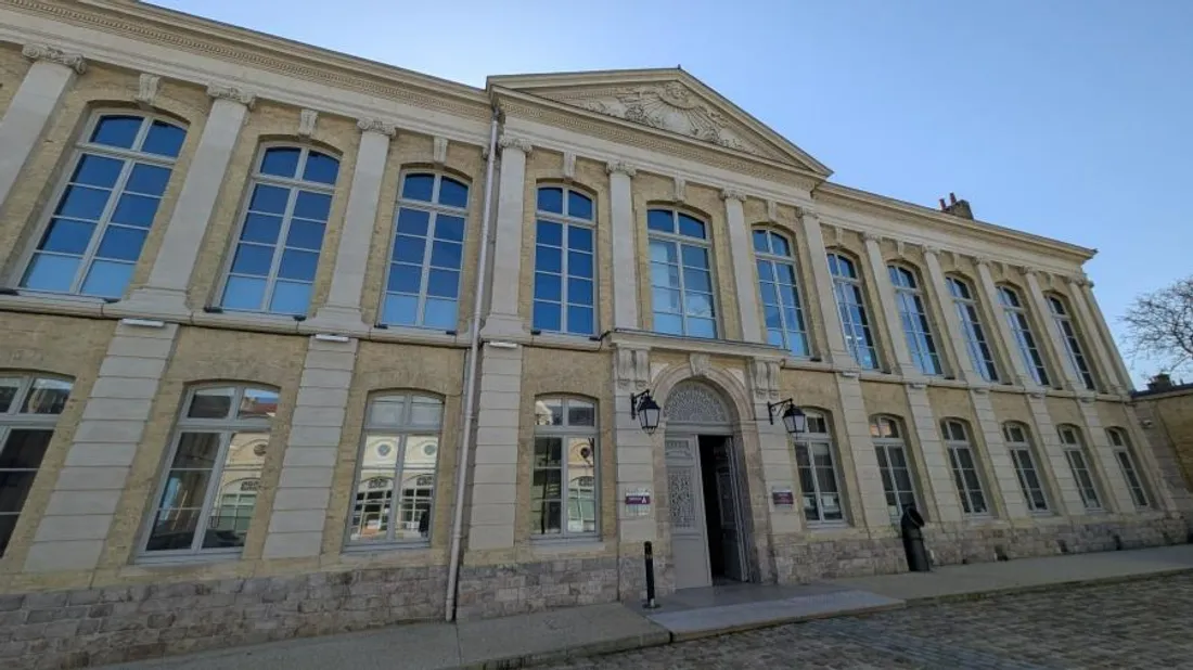 90 personnes pourront être accueilles au tribunal. 