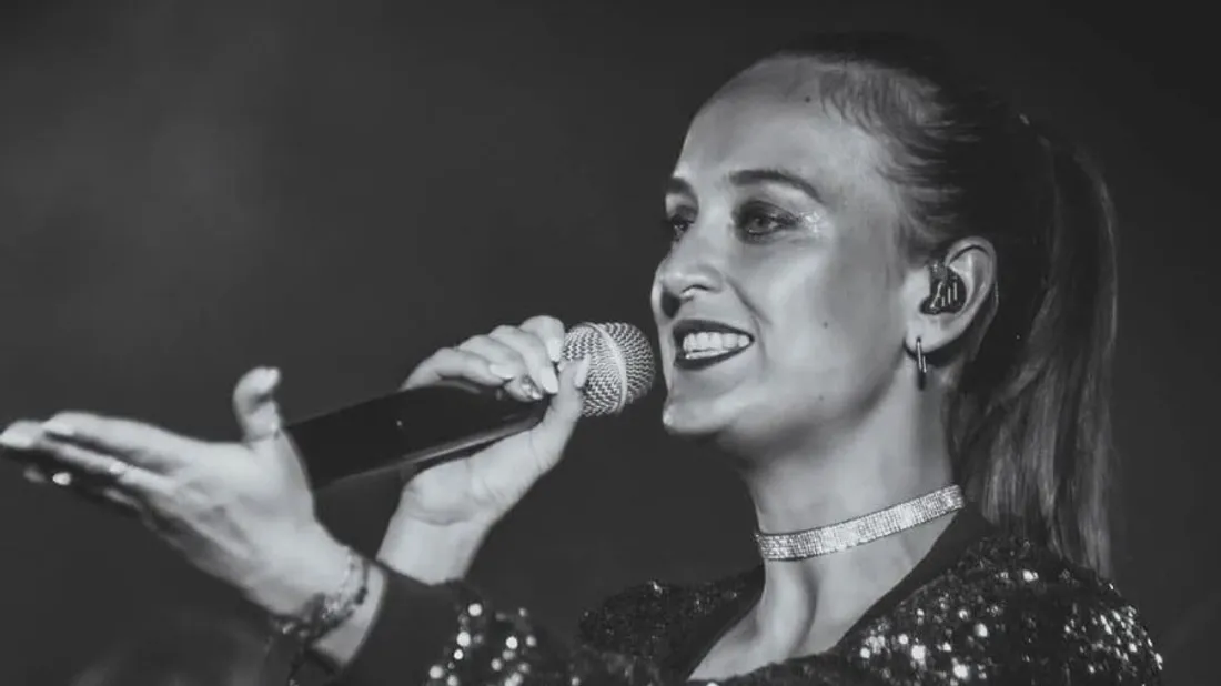 La chanteuse participe à N'oubliez pas les paroles sur France 2. 