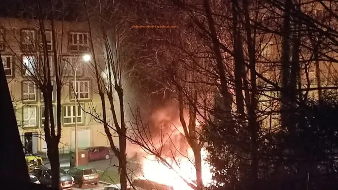 Voitures en feu Boulogne