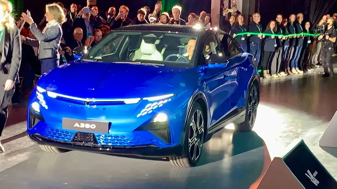 L'usine fabrique des batteries pour l'alpine A 390 GTS notamment. 