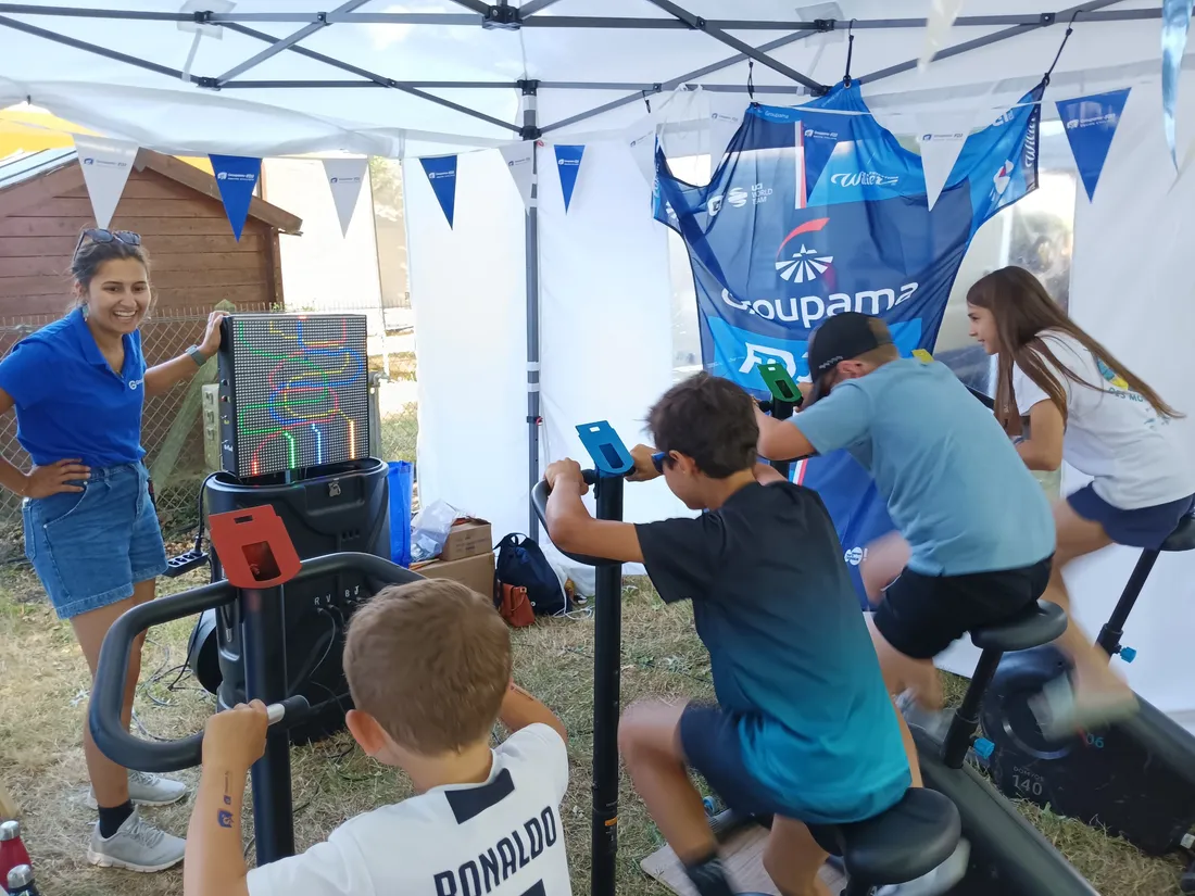 Fan zone Groupama FDJ vélo enfants_12 07 25_Marie Chevillard.jpg