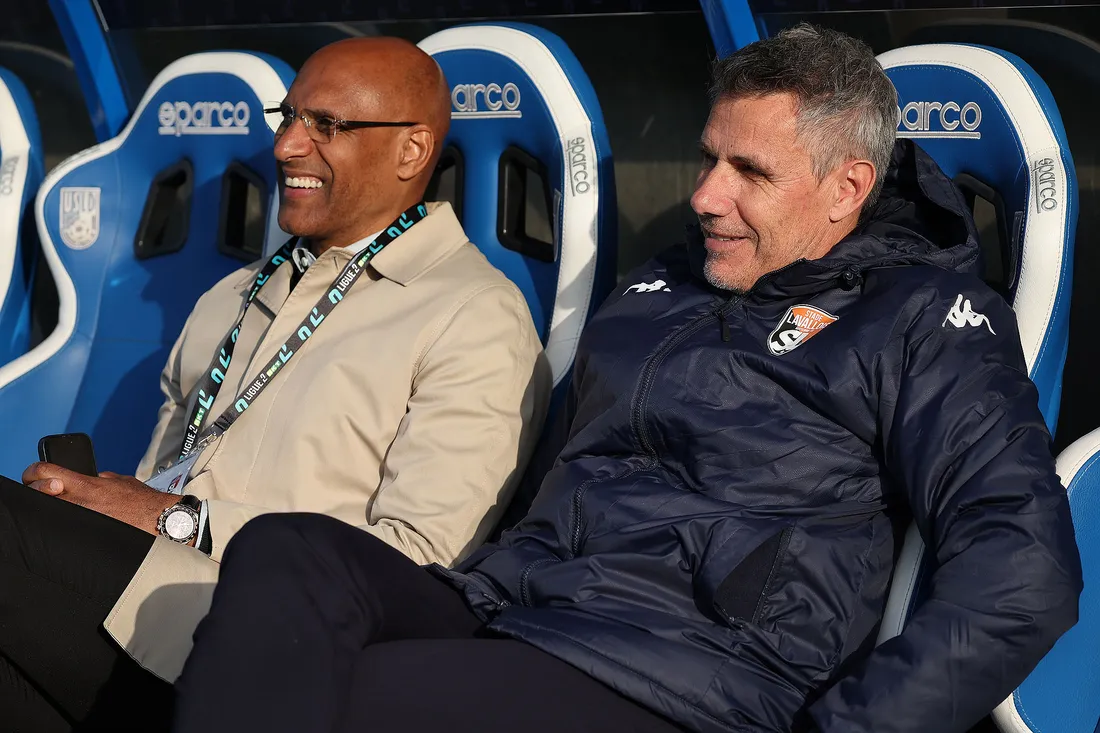 Ousmane Dabo, responsable du recrutement, et Olivier Frapolli, entraîneur du Stade lavallois.