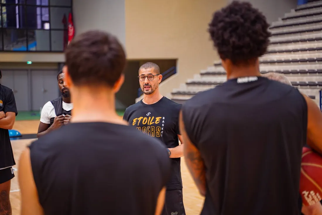 Ali Bouziane, l'entraîneur de l'Etoile Angers Basket.
