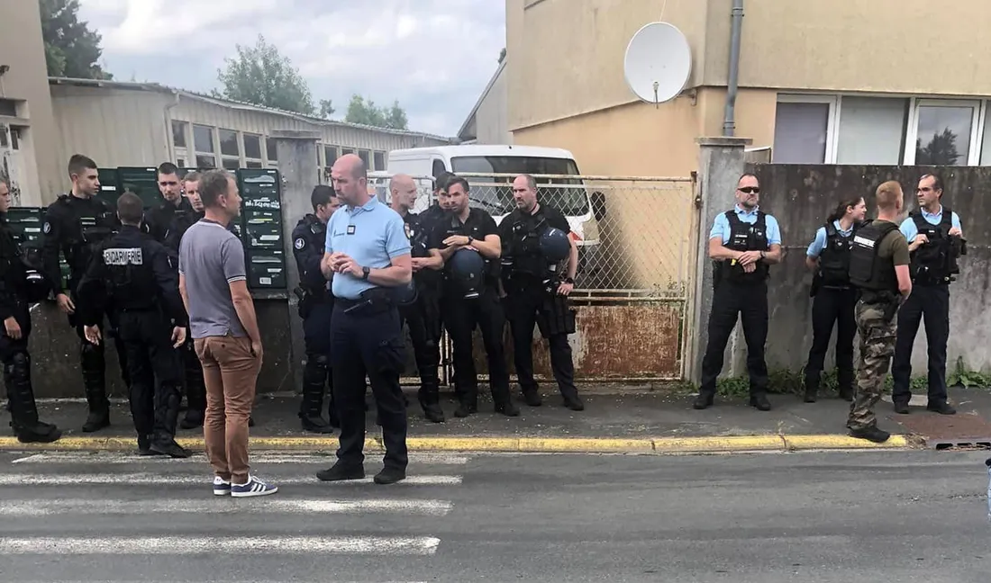 Les gendarmes étaient nombreux sur place.