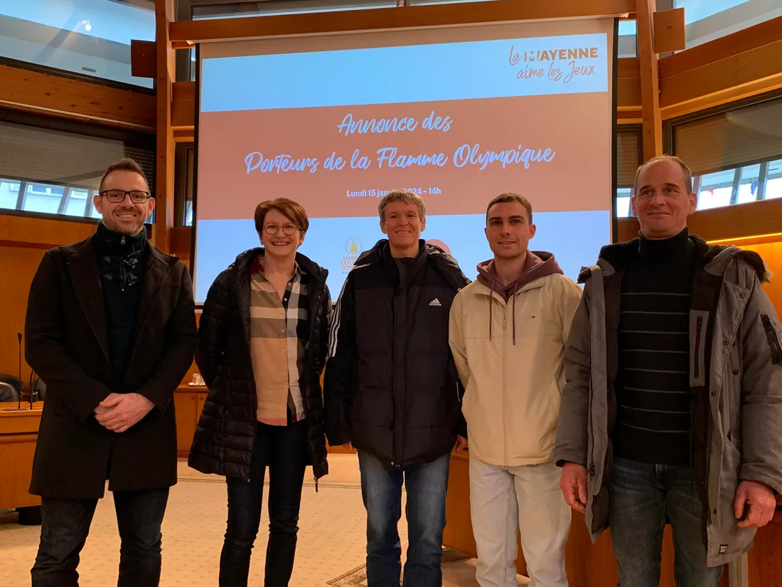 Porteurs flamme olympique Mayenne_15 01 24_AVC