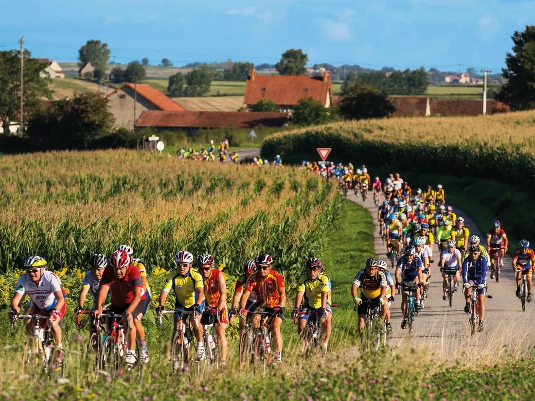 Des milliers de cyclotouristes pédalent sur les routes du Haut-Anjou.
