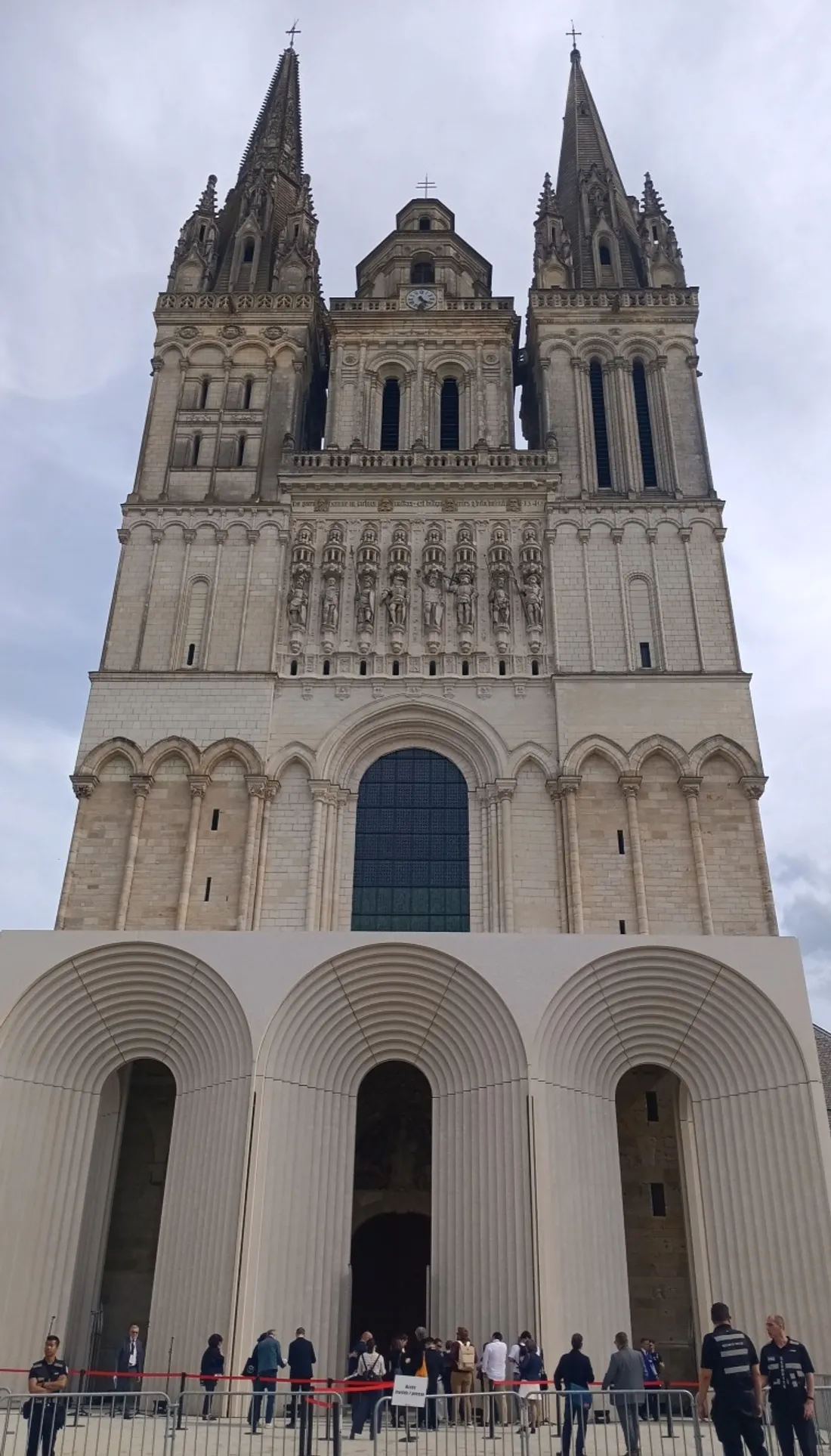 Angers cathédrale galerie inauguration photo portrait_09 04 26_MC