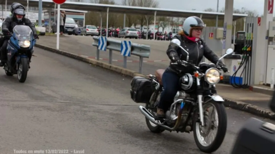 Aurélie Gaboriau défilé moto 8 mars_ 13 02 22_DR