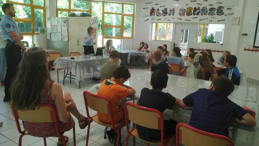 CM2 école Ernest Guillard Renazé gendarmes réseaux sociaux_10 05 22_CJ