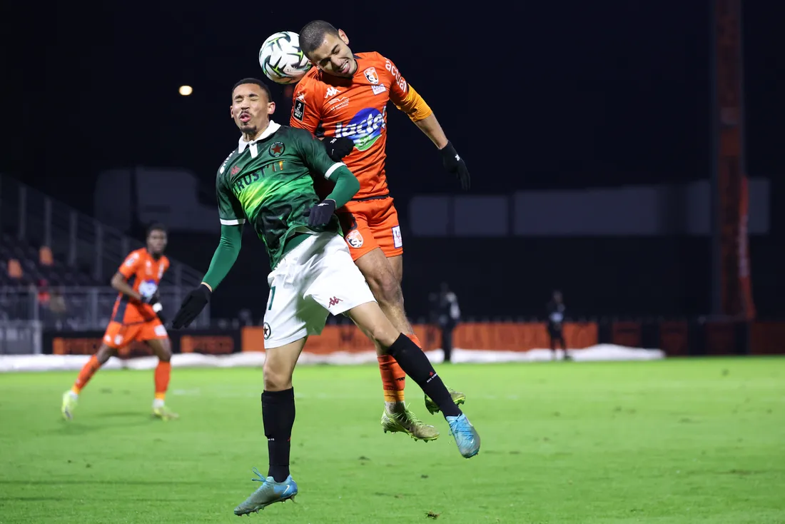 Amin Cherni au duel lors de la rencontre face au Red Star.