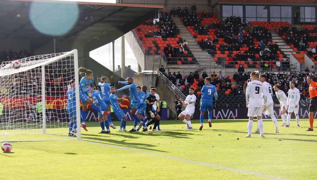 Le coup-franc de Bryan Goncalves.