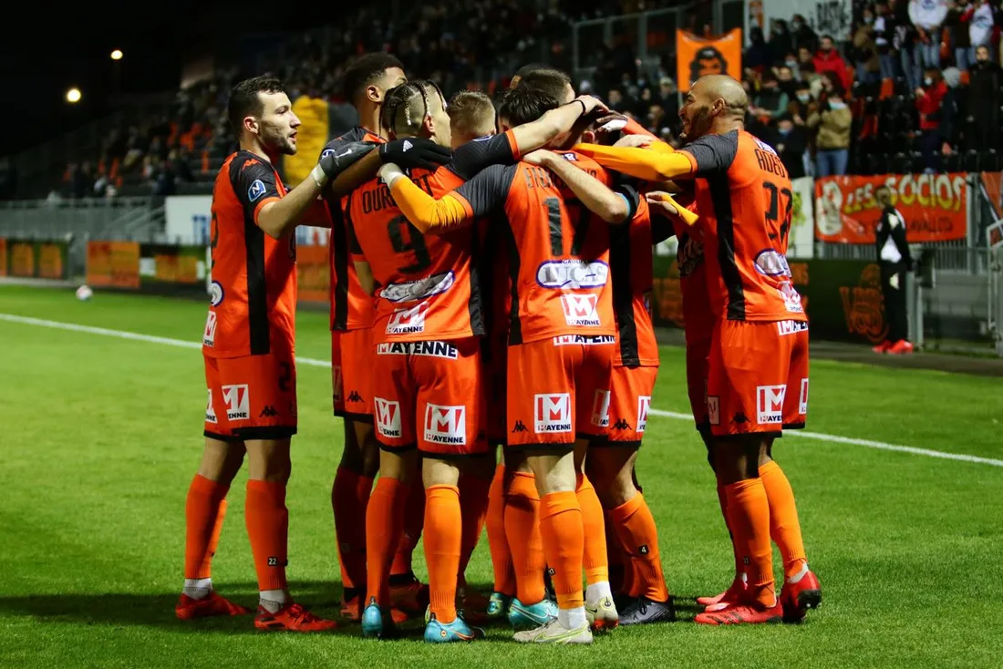 La joie des Lavallois après l'ouverture du score.