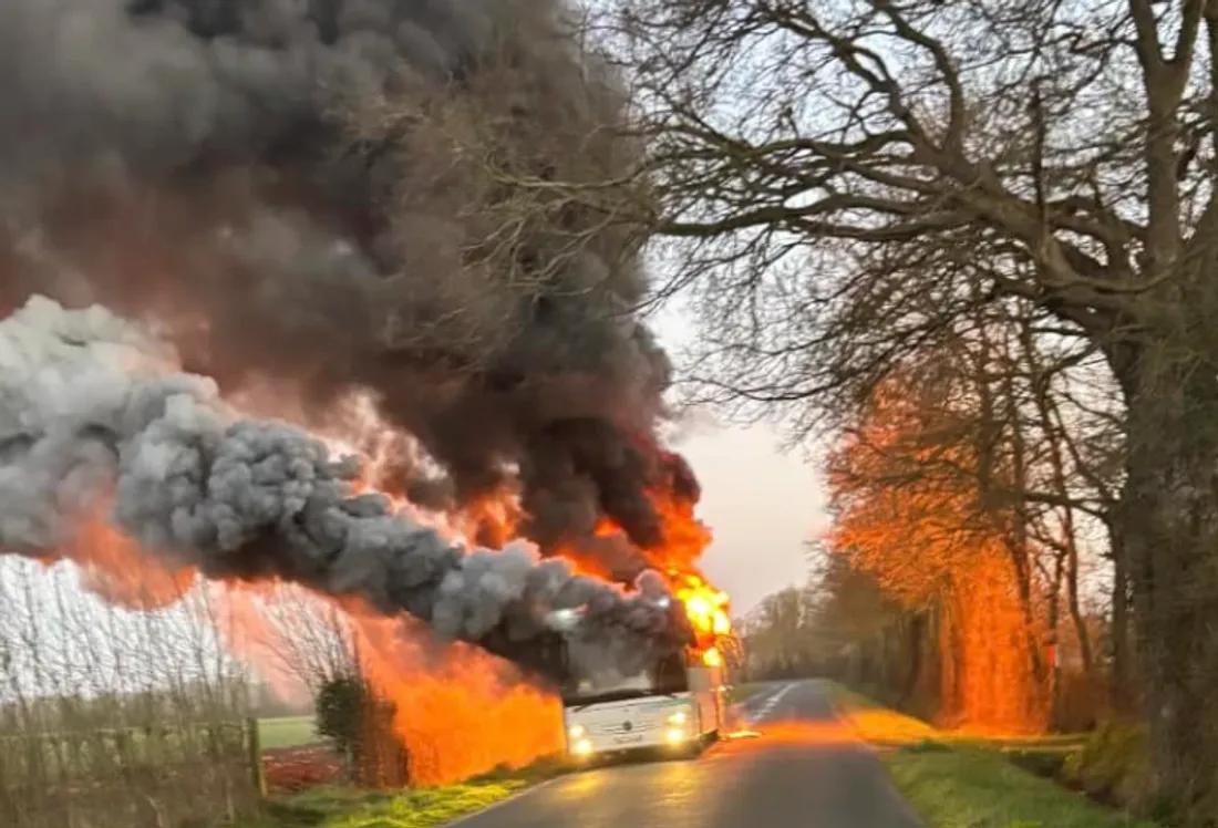 Le feu a pris dans ce car entre Candé et La Cornuaille.