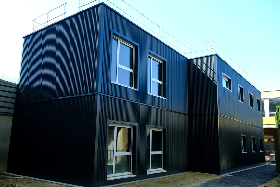 Des bâtiments modulaires ont été installés aux urgences de Laval.