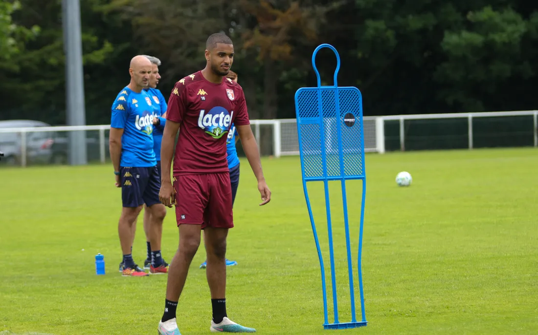 Amjhad Nazih a signé pro.