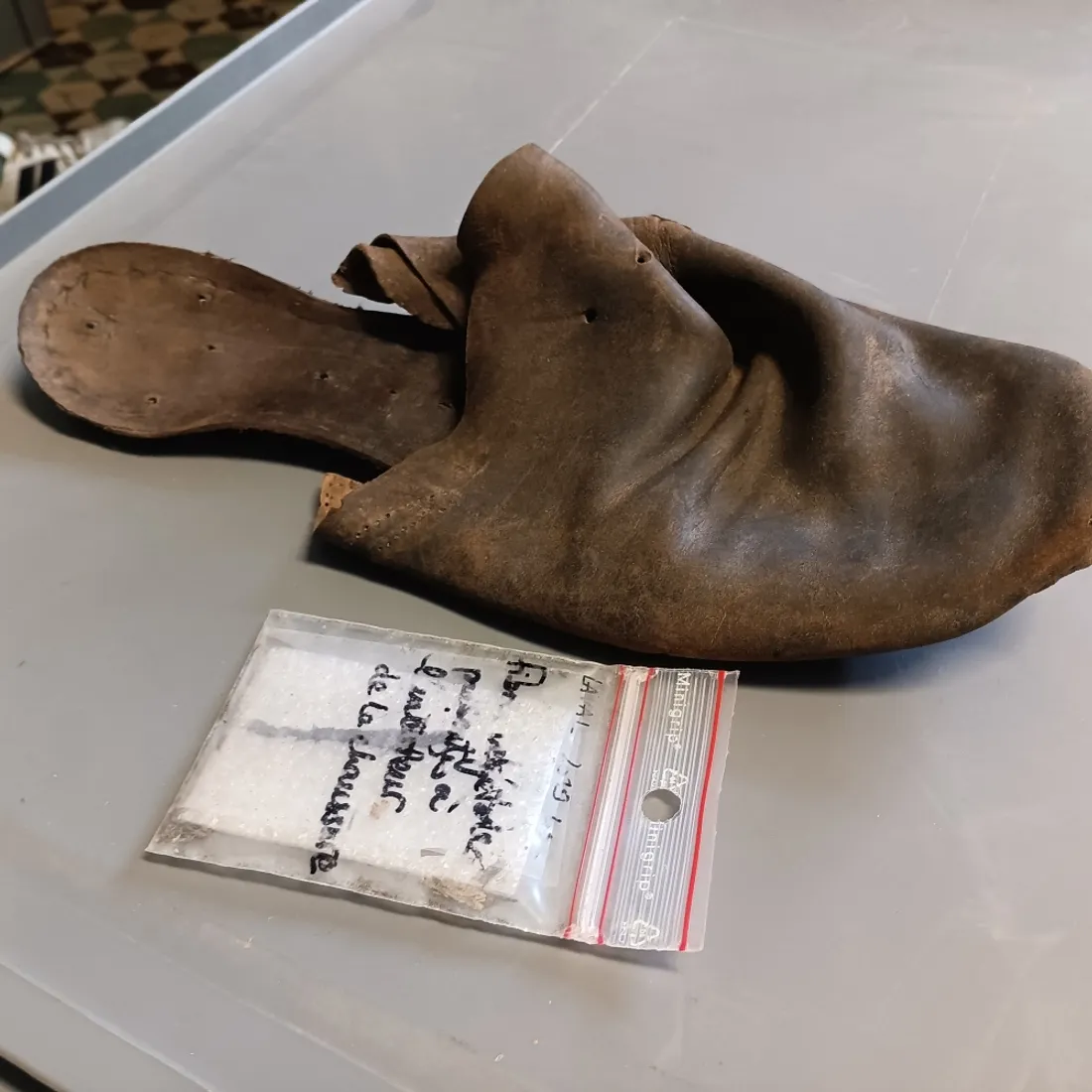 Etudes fouilles archéologiques chaussure cuir_18 06 24_Marie Chevillard