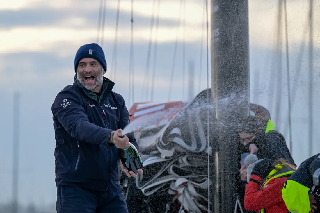 Fabrice Amedeo a sabré le champagne pour sa victoire.