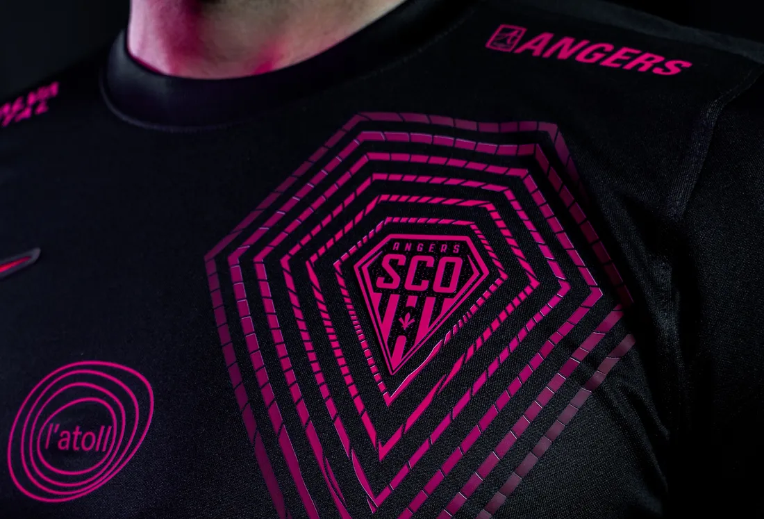 Angers Sco a dévoilé un maillot spécial Octobre Rose.