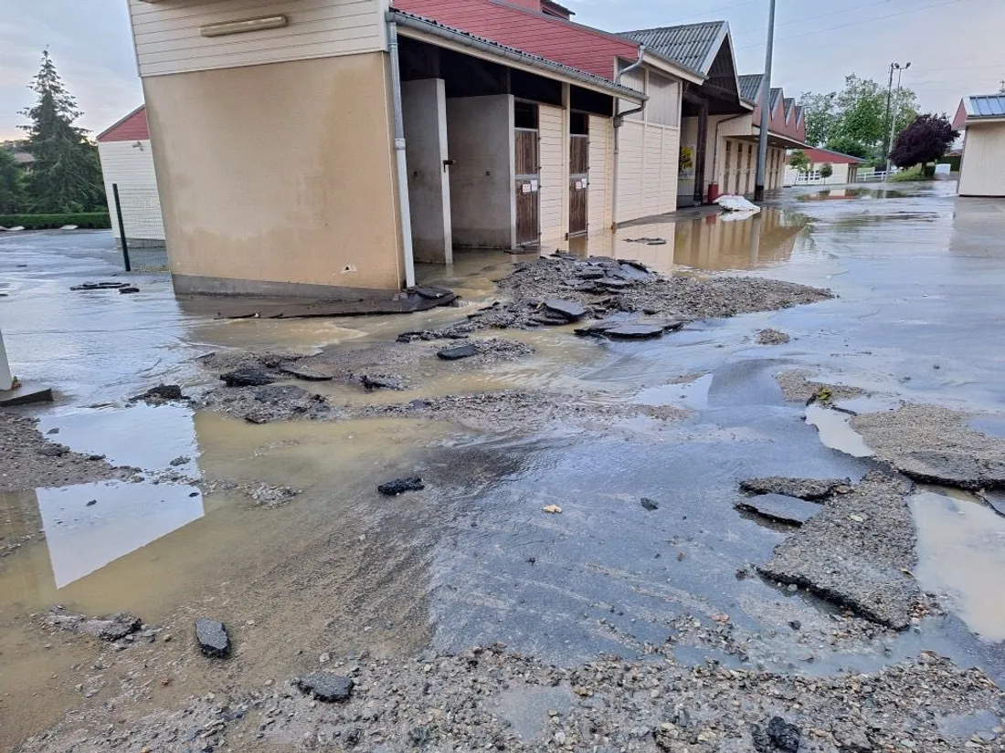 L'hippodrome de Laval a été balayé par les torrents d'eau.