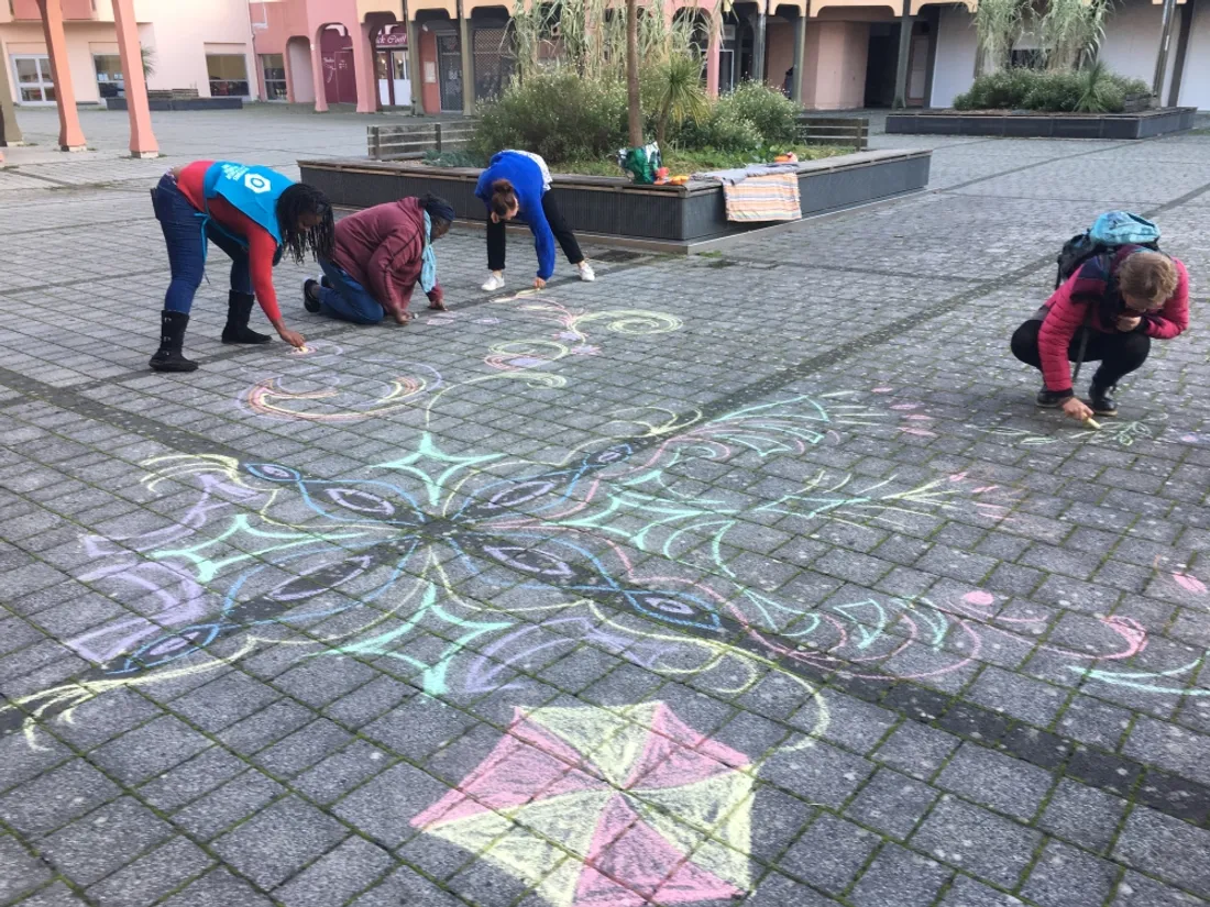 Grêve contre chomage fresque St Nicolas_14 11 23_Marie Chevillard