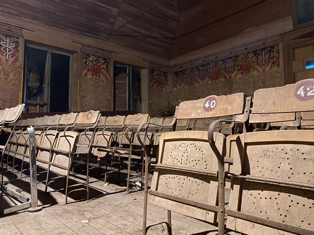 Les murs ont été peints par l'artiste italo-autrichien.