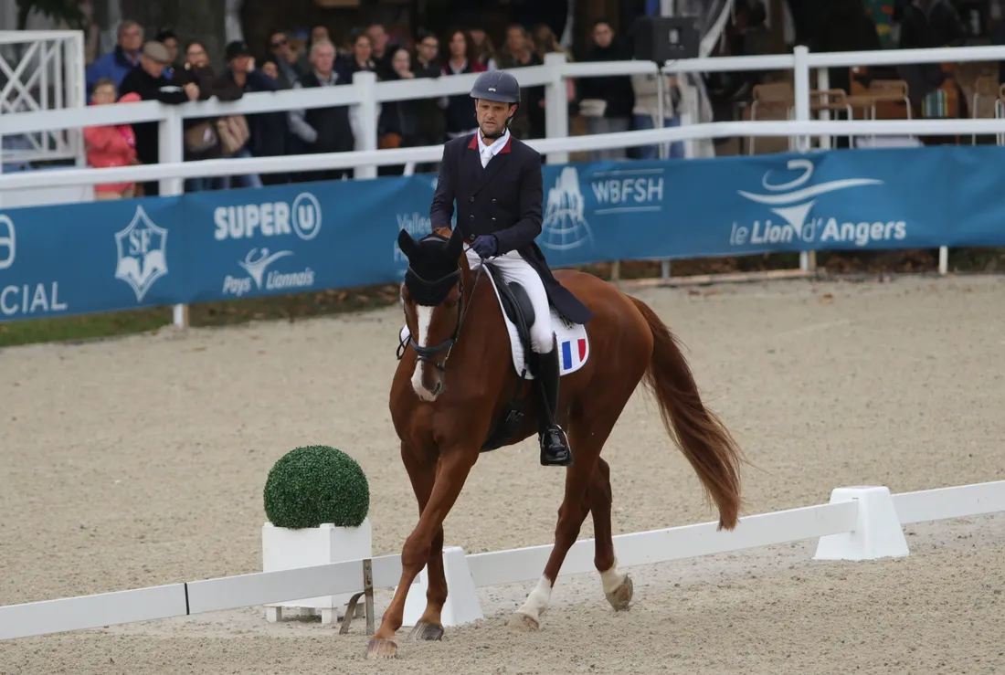 Nicolas Touzaint avec son cheval Hatomic de Hus.