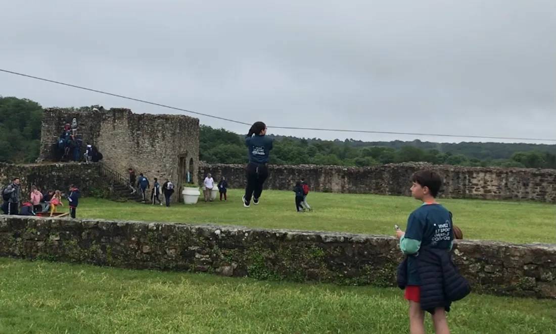 Un atelier tyrolienne était disponible pour les personnes passionnées d'adrénaline.