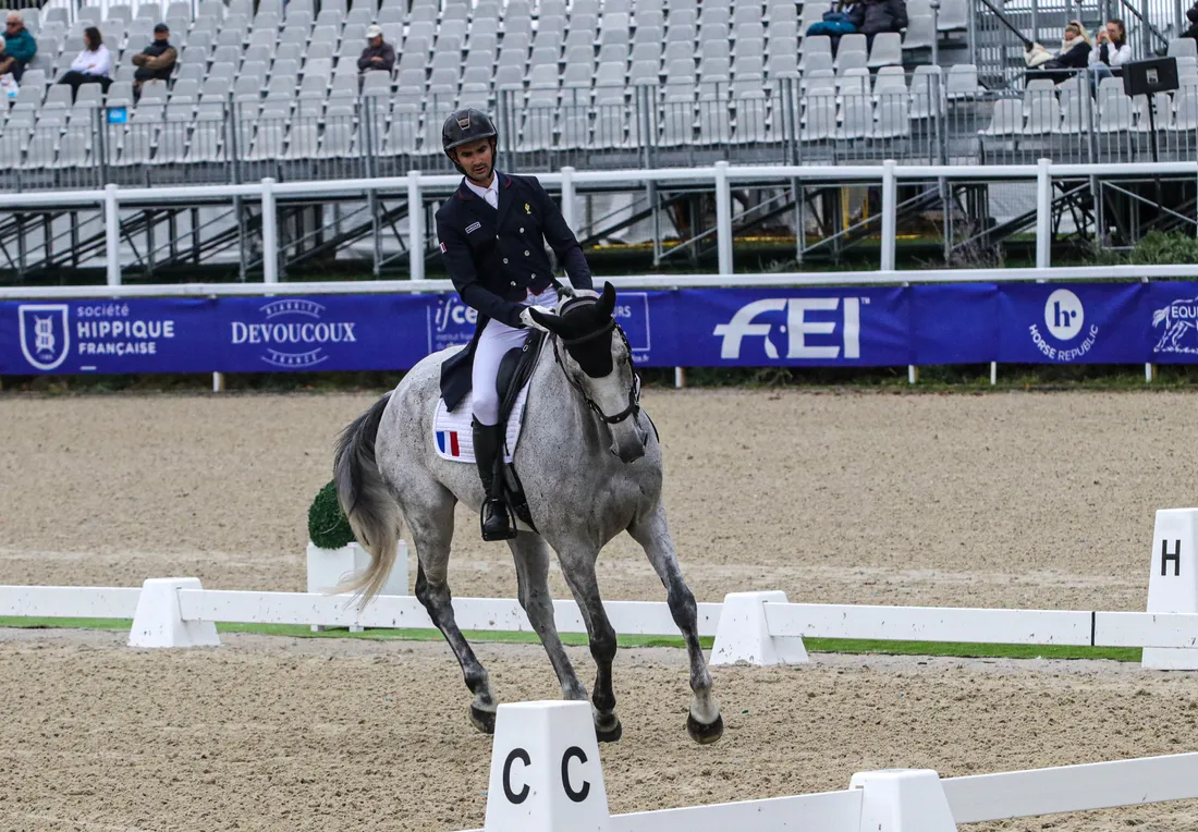 Le Français Benjamin Massié est 45e du dressage chez les 6 ans.