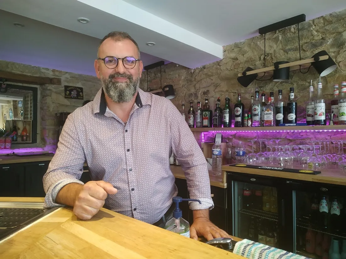 Jerome Maurier intérieur bar Happiness Lion d'Angers