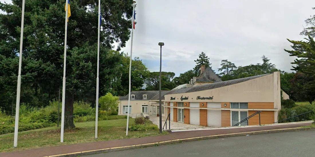 Mairie Mûrs-Érigné_05 06 25_Google Street View
