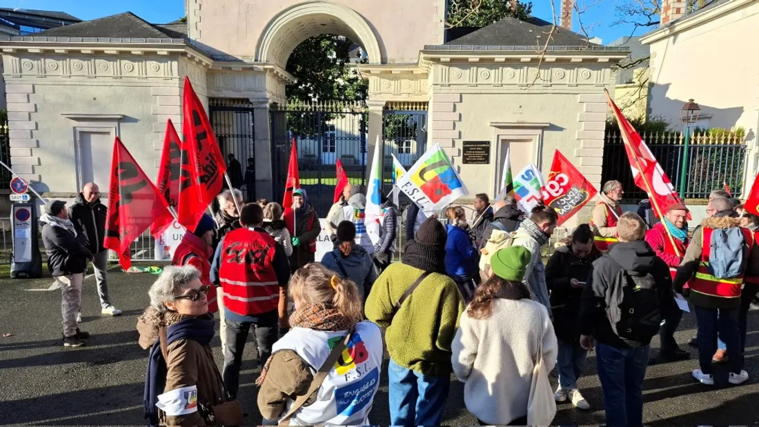 Manif AESH Laval préfecture_16 01 25_FSU 53